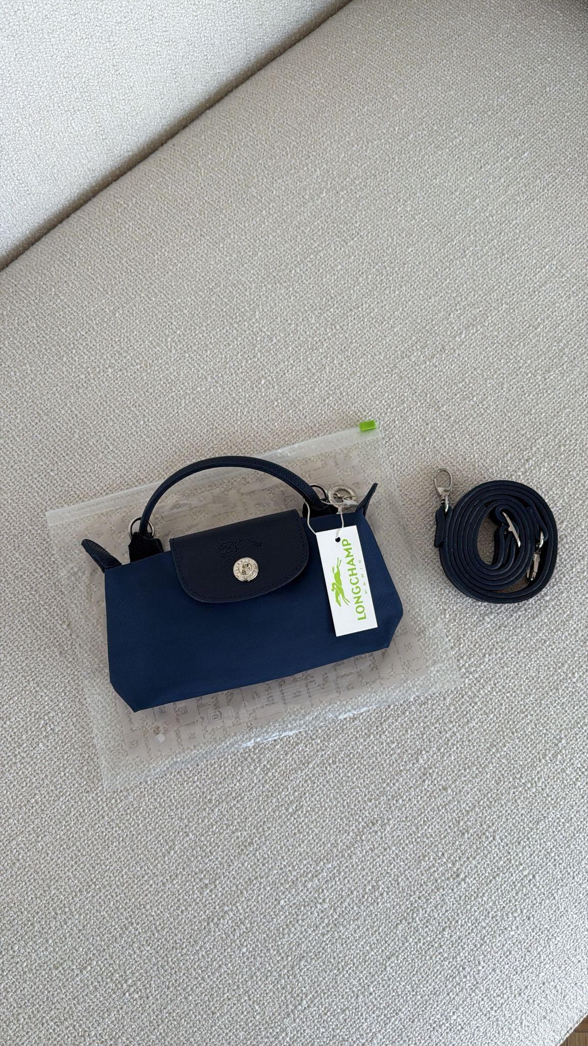 b4e305e5-b3f8-488f-b4e1-1f485e4c02eb